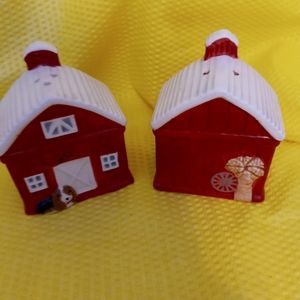 Pioneer Woman salt and pepper shakers, barn